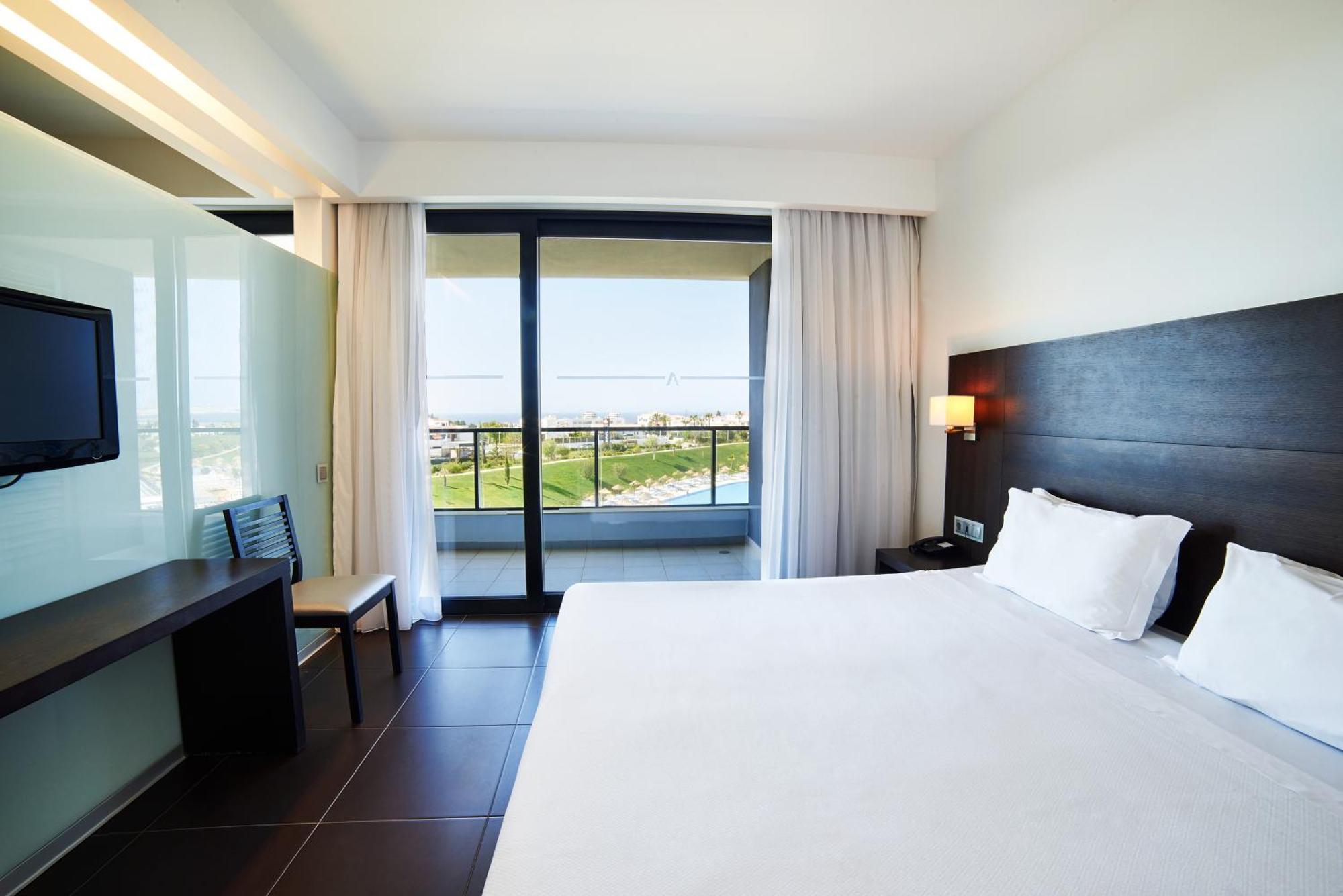 SUITE PRESTIGE VISTA LATERAL JARDIM OU PISCINA 4AD