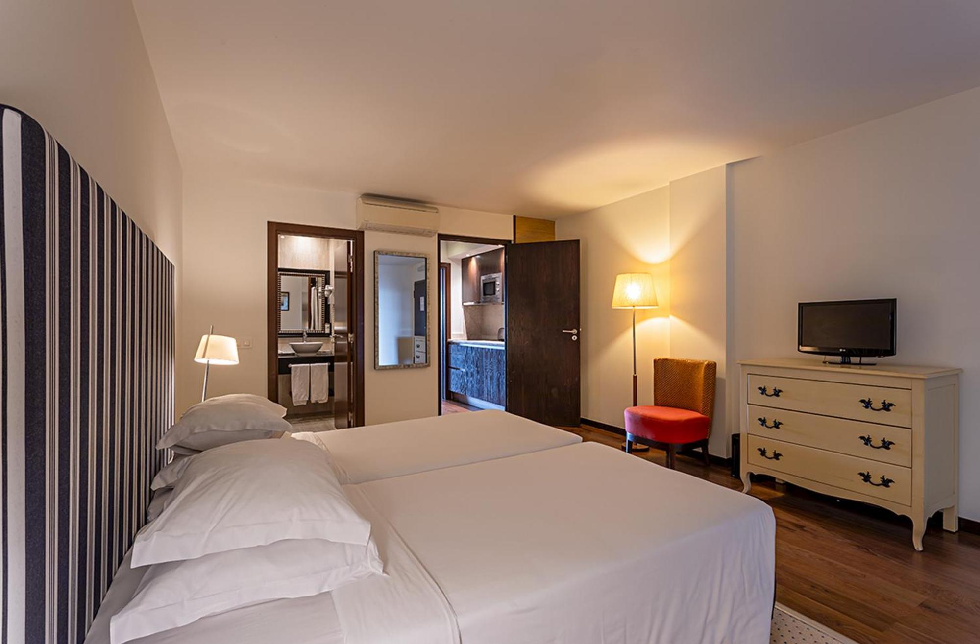 Quarto Triplo Familiar Falésia com Vista Mar