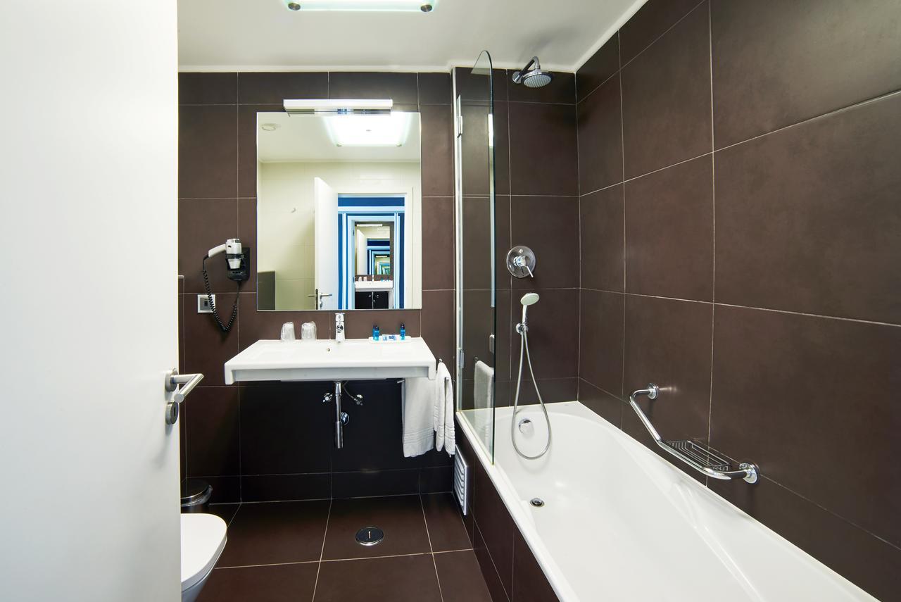 SUITE CLUB VISTA PISCINA 5AD+1CR(<12ANOS)
